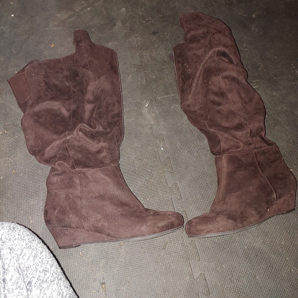 Boots - Picture 3 of 3